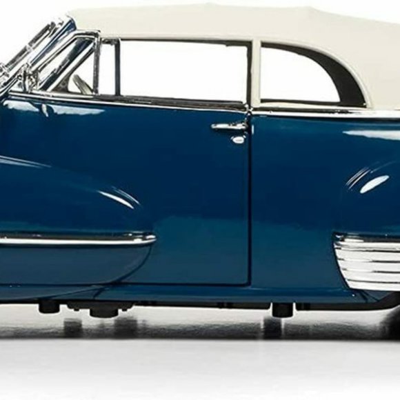 NIB Auto World Die-cast 1:18 1947 Cadillac Series 62 Soft Top - Picture 5 of 8